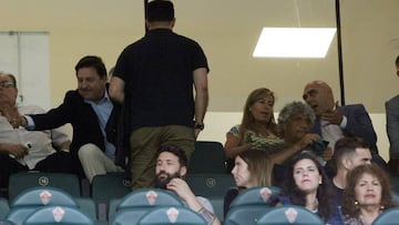 04-06-19
PARTIDO LIOGA SEGUNDA DIVISION ELCHE - DEPORTIVO CORUÃ?A
PALCO
JOSE SEPULCRE, PATRICIA RODRIGUEZ Y ANTONIO ROCAMORA