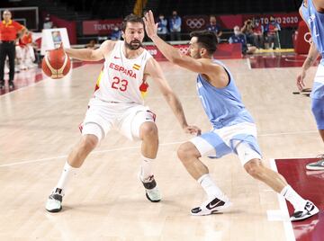 Fiable como siempre que llegan los grandes momentos, España, la España de Ricky Rubio, 26 puntos, resolvió de manera profesional (81-71) el primer partido importante de los Juegos y ya está en cuartos de final.