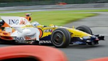 <b>GRAN RENDIMIENTO. </b>Fernando Alonso olvidó el fin de semana de Valencia y brilló a gran altura en los entrenamientos libres de Spa, sobre todo con la pista mojada.