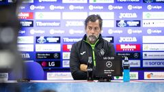 Quique S&aacute;nchez Flores durante la rueda de prensa en el Coliseum.