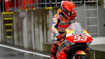 Marc Márquez sale a pista durante una sesión de libres en 2021.