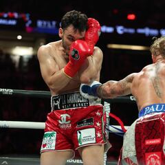 Jake Paul domina a Julio César Chávez Jr. para vencerlo por decisión unánime