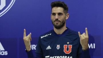 El nuevo delantero azul elogió al capitán de Universidad de Chile, Matías Rodríguez, por su forma de preparación. "Entrena como un chico de 20 años".