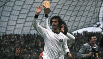 El tercer lugar en el listado de los máximos goleadores en un Mundial de Fútbol es para el histórico alemán Gerd Müller, quien durante dos ediciones logró marcar 14 tantos, 10 de ellos en nuestro país durante el Mundial de México 1970. Los otros cuatro los hizo en la siguiente justa, celebrada en Alemania, y en donde un gol suyo le dio el segundo título del mundo a su país al derrotar a Holanda.