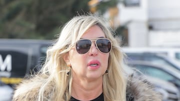 Malena Gracia en la capilla ardiente del humorista Paco Arévalo, en el tanatorio Servisa, a 4 de enero de 2024, en Valencia, Comunidad Valenciana (España). El humorista Paco Arévalo falleció ayer por la noche, 3 de enero, a los 76 años de edad en su domicilio de Valencia. Fue encontrado por su hijo y aún se desconocen las causas de la muerte. Arévalo inició su carrera como humorista y actor cómico y le llevó a participar en varias películas, series y obras de teatro. Su mayor popularidad fue cuando apareció en el concurso televisivo, ‘Un, dos, tres, responda otra vez’. En sus inicios, trabajó en el show del ‘Bombero torero’ y en los últimos años, participó como colaborador de varios programas de televisión. El entierro se celebra mañana, 5 de enero en el Cementerio Parque de la Paz de Valencia.
FAMILIARES;ENTIERRO;MUERTE;FAMOSOS;FAMILIA
José Ramón Hernando / Europa Press
04/01/2024