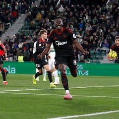 Elche 2 - 2 Sevilla: resumen, goles y resultado de LaLiga EA Sports