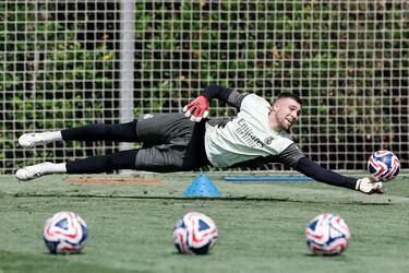 Lunin durante el entrenamiento de esta mañana. 