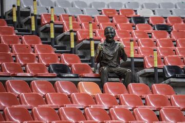 Figura de un aficionado en el Estadio Azteca donde juega el América de México. 



