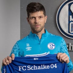Oficial: Huntelaar vuelve para rescatar a su Schalke