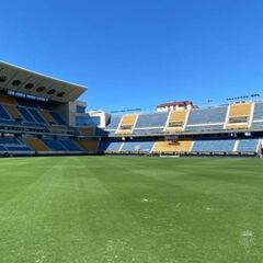 El Cádiz prepara el césped del Carranza para su regreso a Primera