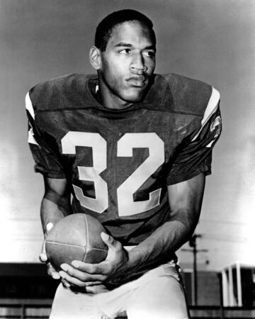 De 1969 a 1979 fue jugador profesional en la NFL en los Buffalo Bills y los San Francisco 49ers. Durante sus 10 a?os en la liga fue elegido en cinco ocasiones al pro Bowl, gan¨® un premio al Jugador M¨¢s Valioso, un premio al Jugador Ofensivo del A?o y como colegial gan¨® el Trofeo Heisman.