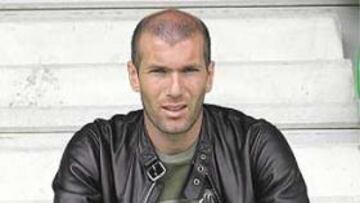 <b>LA SENTADA DEL ADIÓS. </b>Zidane ha puesto fecha a su marcha: 2007.