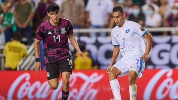 (L-R), Erick Gutierrez of Mexico and Darwin Ceren of EL Salvador during the game Mexico vs El Salvador, corresponding to Group A of the 2021 CONCACAF Gold Cup, at Cotton Bowl Stadium, on July 18, 2021.
<br>br>
(I-D), Erick Gutierrez de M