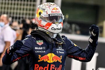 Celebración de Max Verstappen tras conseguir la pole en el Gran Premio de Abu Dhabi. 