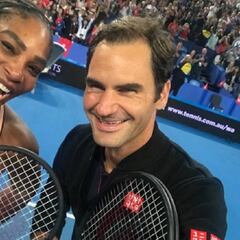 Serena se suma al reto de Federer con la raqueta que le regaló