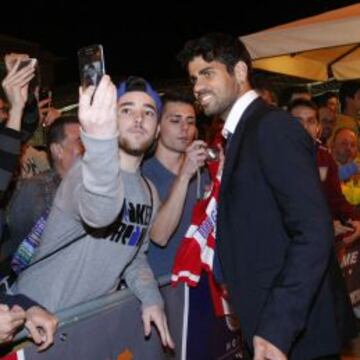 Diego Costa a su llegada al hotel de concentración.