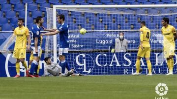 Momento del encuentro Oviedo-M&aacute;laga.