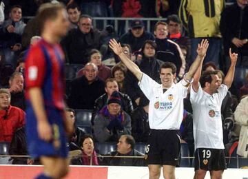 Albelda y Rufete celebran la victoria (2-4) del Valencia.