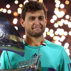 Karatsev prueba con su primer título que no es flor de un día