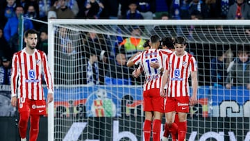 Los jugadores del Atlético celebran la victoria ante el Getafe.