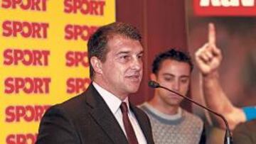 <b>LIBRO. </b>Joan Laporta, en la presentación de la biografía de Xavi Hernández, ayer.