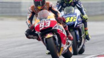 COMPETITIVIDAD. Márquez ha luchado mucho en pista con Rossi.