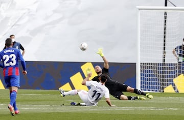 Asensio marca el 1-0 al Eibar. 