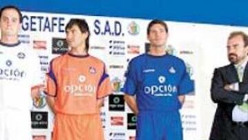 <b>DE ESTRENO. </b>El Getafe presentó ayer sus nuevas equipaciones.