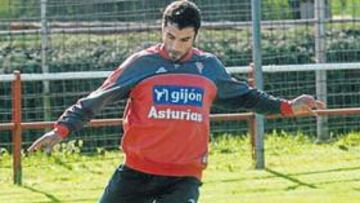 <b>BICENTENARIO. </b>Sastre entra con sus 200 partidos en la historia del Sporting.