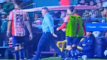 Expulsan al entrenador español Óscar García por ‘agredir’ a James