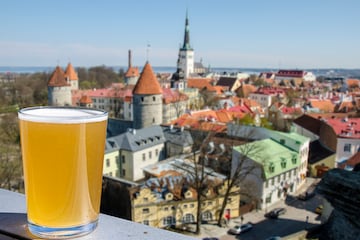 A pesar de ser el uno de los pases ms peque?os de Europa su tradicin por la cerveza viene de tiempo atrs. Las cervezas lager dominan el mercado, con marcas como Saku y A. Le Coq siendo las ms populares. Su consumo per cpita es de 99 litros al a?o.