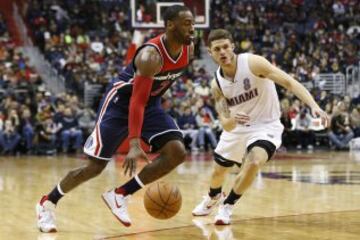 John Wall dribla a Tyler Johnson.