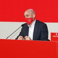 La Primera RFEF se reúne hoy de urgencia por su primera crisis