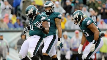 PHILADELPHIA, PA - OCTOBER 29: Fletcher Cox #91 of the Philadelphia Eagles celebrates after sacking C.J. Beathard #3 of the San Francisco 49ers in the second quarter during their game at Lincoln Financial Field on October 29, 2017 in Philadelphia, Pennsylvania. Abbie Parr/Getty Images/AFP
== FOR NEWSPAPERS, INTERNET, TELCOS & TELEVISION USE ONLY ==