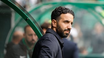Lisbon (Portugal), 04/05/2024.- Sporting head coach Ruben Amorim looks on before the Liga Portugal soccer match between Sporting CP and Portimonense SC at Alvalade XXI Stadium, in Lisbon, Portugal, 04 May 2024. (Lisboa) EFE/EPA/ANTONIO PEDRO SANTOS