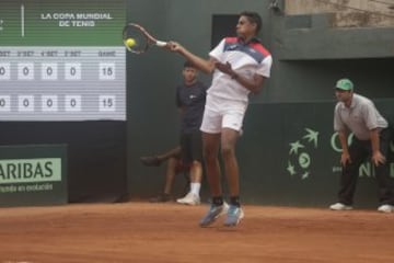 Santiago, 06 de marzo 2016. 
Jose Olivares de Republica Diminicana se enfrenta a Gozalo Lama en el ultimo partido de la serie de la Zona Americana de Copa Davis.                  