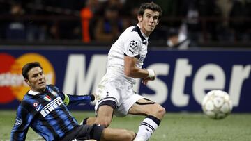 Gareth Bale anota mientras Zanetti trata de pararle sin &eacute;xito. 