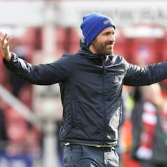 Ryan Reynolds promises to meet dying Wrexham fan