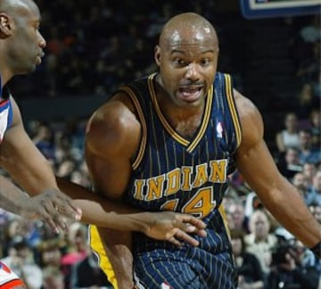 A la máquina de jugar al baloncesto que fue Tim Hardaway se le recuerda por sus doce temproadas repartidas, seis y seis, entre Oakland y Miami. Después pasó por Dallas, Denver y finalmente Indiana (solo 10 partidos).