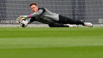 GRAFCAT603. BARCELONA, 22/05/2023.- El portero del FC Barcelona, Marc-André ter Stegen durante el entrenamiento que el equipo azulgrana ha realizado en la ciudad deportiva Joan Gamper para preparar el partido de LaLiga que mañana disputará ante el Real Valladolid. EFE/Alejandro García
