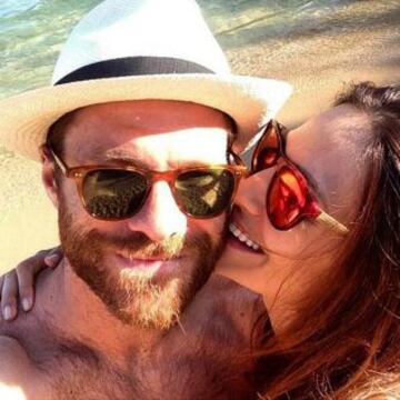 Xabi Alonso con su mujer Nagore Aramburu.