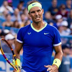 Nadal, de cañas con dos afortunados seguidores