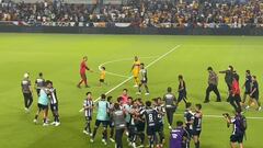 Vídeo: Niño se mete a la cancha y Nahuel Guzmán lo “rescata” de que la seguridad lo atrape