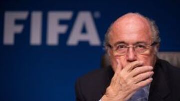 Blatter pide descensos de categoría para castigar el racismo