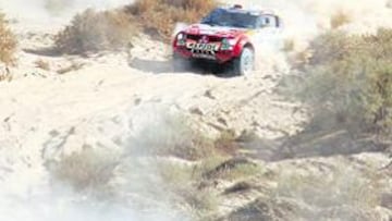 <b>LA PRIMERA DEL FAVORITO. </b>Stephane Peterhansel consiguió ayer en la etapa Ouarzazate-Tan Tan su primera victoria parcial en el Dakar 2006.