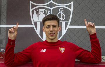 La liga francesa es una de las opciones favoritas de la dirección deportiva sevillista y Lenglet es otra muestra más de su acierto. Su primer impacto en España ya fue una gran noticia, dando una absoluta exhibición ante el Real Madrid en el Pizjuán. Su salida estaba cantada tras año y medio a gran nivel y el Barça encontró en él el sustituto perfecto de su compatriota Umtiti.