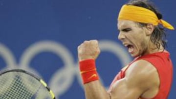 <b>EL AÑO DE ORO. </b>Pasarán los años, y en el dormitorio de Rafael Nadal amarilleará esta imagen del podio de los Juegos de Pekín: el recuerdo de 2008, su año de oro puro.