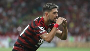 Soccer Football - Brasileiro Championship - Flamengo v CSA - Maracana Stadium, Rio de Janeiro, Brazil - October 27, 2019 Flamengo's Georgian De Arrascaeta celebrates scoring their first goal REUTERS/Pilar Olivares