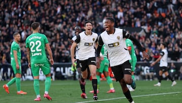VALENCIA, SPAIN - FEBRUARY 09: Cristhian Mosquera of Valencia CF celebrates scoring his team's first goal during the LaLiga match between Valencia CF and CD Leganes at Estadio Mestalla on February 09, 2025 in Valencia, Spain. (Photo by Clive Brunskill/Getty Images)