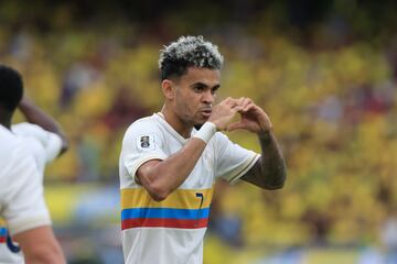 La Selección se impuso categóricamente 4-0 sobre Chile en el Metropolitano de Barranquilla. Triunfo en casa para la Tricolor gracias a los goles de Davinson Sánchez, Luis Díaz, Jhon Durán y Luis Sinisterra.
